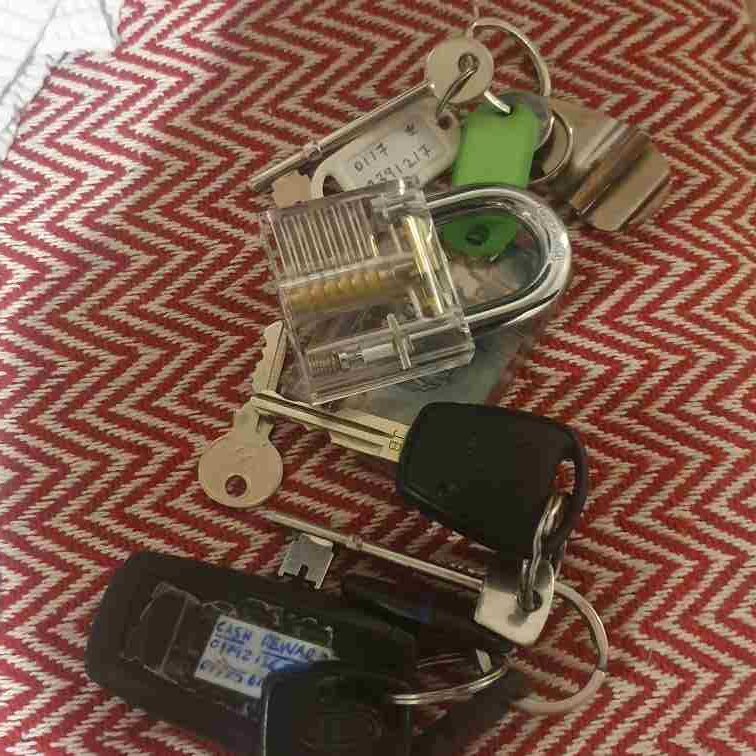 Locksmith Horfield multiple keys and locks 